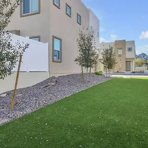 Bright & Spacious Sleeps 10 Apartment